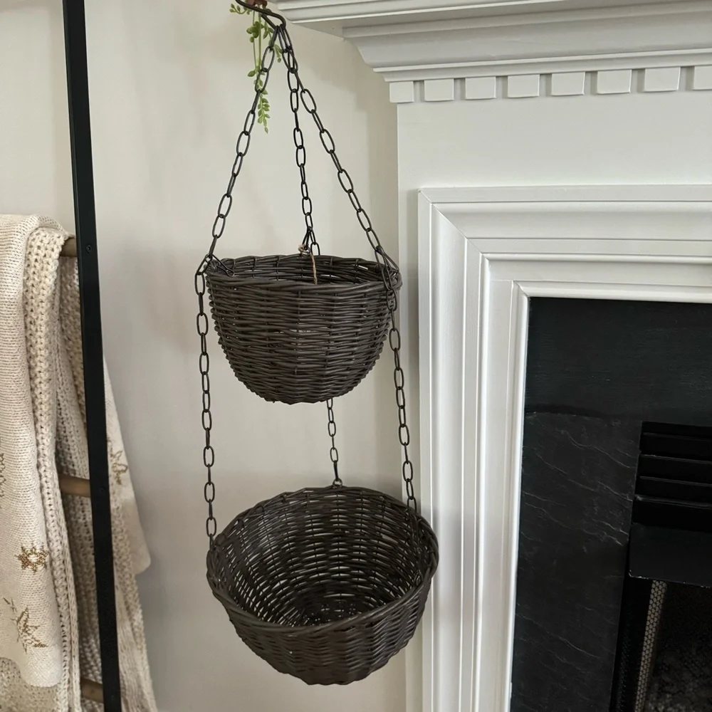 Sur La Table …Madeline ..Hanging Basket / .. 2 here’s… NWT